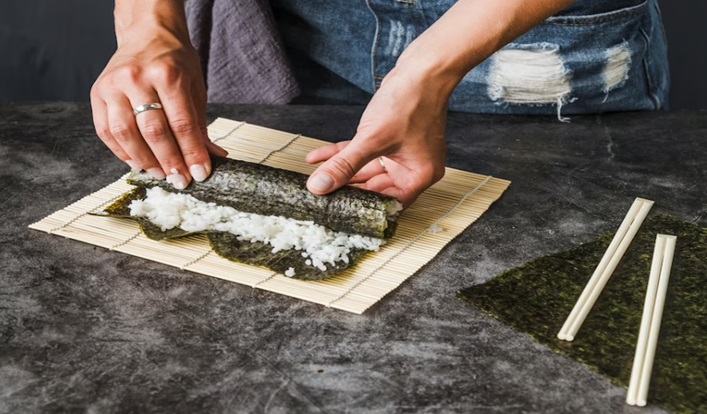 Ways to Eat Hand Roll Sushi: A Food Lover’s Guide